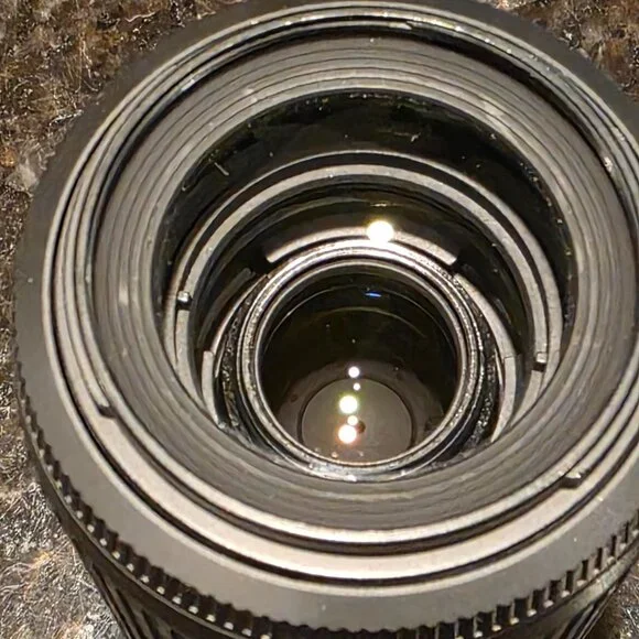 Nikkon DX AF-S Nikkor 55-200mm 1:4-5 Camera lens